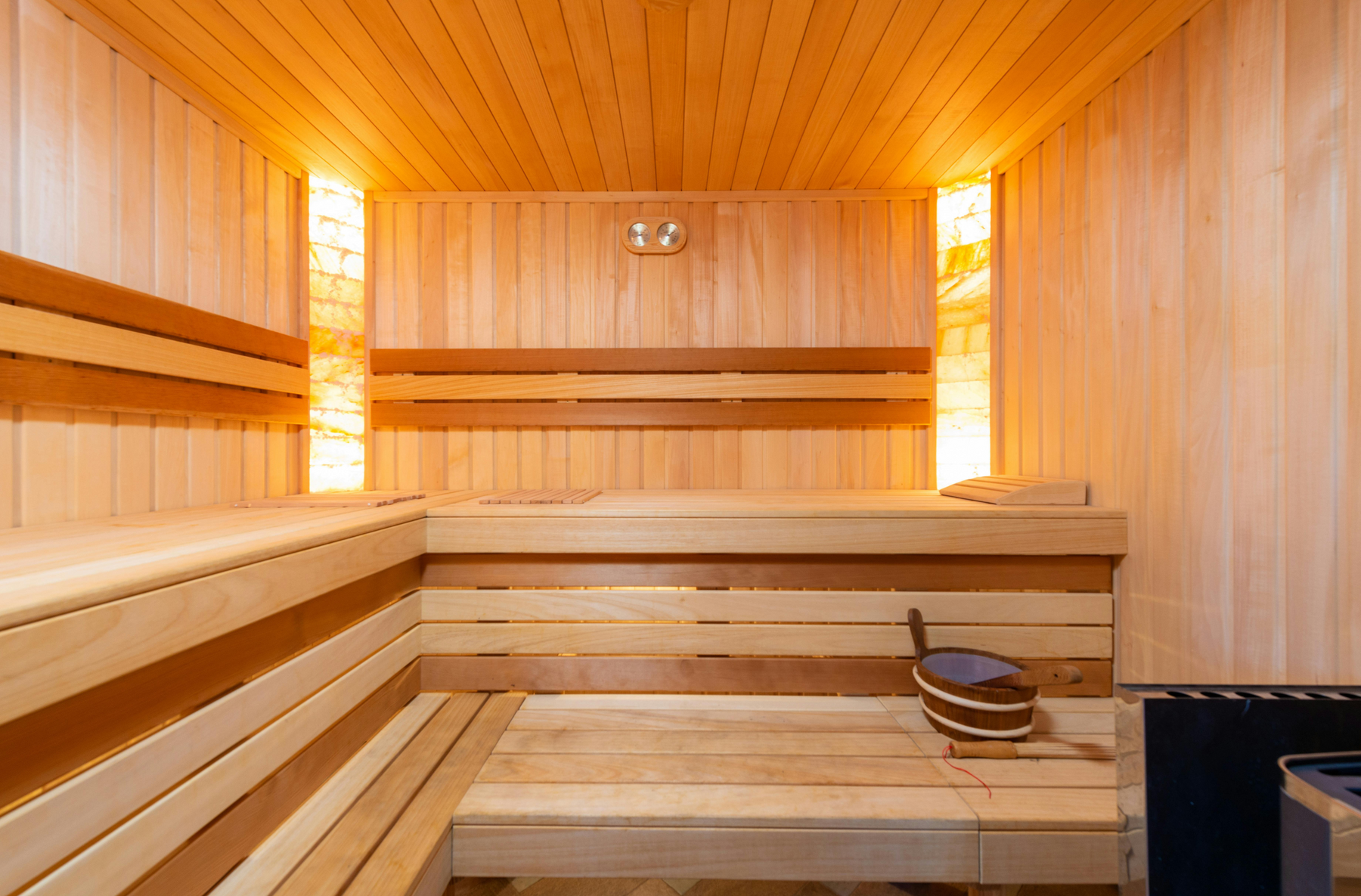 sauna with himalayan salt